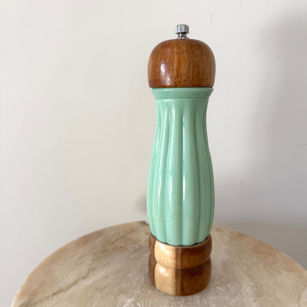 Pioneer Woman Jadeite Pepper Mill Grinder
